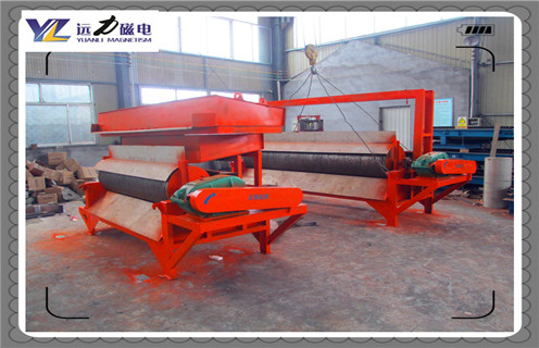 广东钛尾矿湿式磁选机_广东钛尾矿湿式磁选机铁精粉流程及转速有什么规定 ,在保证选矿效果的前提下，如果矿浆流速越快，则设备在单位时间内处理能力及单位时间内精矿的产量提升，同时由于 减少了电耗、人工成本等选矿成本，有利于选矿收益的增加。而实际选矿生产中，矿浆流速是受到诸多限制的，不可能无限制的提高矿浆流速来提升选矿收益。 一、广东钛尾矿湿式磁选机_广东钛尾矿湿式磁选机铁精粉流程及转速有什么规定 1、从选矿作用力的角度考虑。流经磁选工作面的矿浆速度决定了作用于沉积在梯度吸附区域表面颗粒上的剪切力，因此，影响到磁性chanp-in的回收率和品位，一般情况下，流速过高时会造成磁性超贫品位的增加而同时损失部分回收率。 2、选择不同号磁选机设备是根据客户产量及需求而定，而我们开云手机官方版在线入口-开云(中国)选矿设备厂生产小磁选机也是根据客需求而定制，随着路打开，越来越多小产量客户来选择小磁选机，它在市场上有***客户群。开云手机官方版在线入口-开云(中国)选矿机械小磁选机设备筒皮采进耐磨涂层替了普通筒皮，耐磨度了8-10倍左右，同时磁选机滚筒是***度稀土永磁材料来制造，这样保证磁选机磁力持久性，磁场可以从500GS-13500GS以上都可以定制，合理结构设计及磁系组装 二、广东钛尾矿湿式磁选机_广东钛尾矿湿式磁选机铁精粉流程及转速有什么规定 1、湿式磁选机有三种槽体：顺流槽体、逆流槽体、半逆流槽体。不一样槽体对于物料的精细度的工作也不一样，这个详细的选择还要依据周身环境的，地质及物料的特色，然后结合自然条件选择再依据设备的特色进行选择，防止出现“不适应”运作疑问出现。 2、湿式磁选机三种槽体的特色：顺流式湿式磁选机相对逆流式和半流式的槽体来说，它的处理才能大，顺流式槽体适宜于处理较粗粒度的强磁性物料的粗选和精选。顺流式磁选机有一个需要特色留意的地方即是：***严厉的操控给矿的粒度，不能过大或许过小，过大的时分脉石与磁性物体别离不开，磁性矿粒简单损失于尾矿，会下降精矿的质量。顺流式槽体湿式磁选机可以完成连体机工作，进步精矿的质量。 3、逆流式磁选机适宜于细粒强磁性矿藏的粗选与扫选工作，回收率较高，但精矿档次较低。由于粗粒物料易沉积阻塞选别空间，更不容别离开来，所以逆流型磁选机不适于处理粗粒物料，尽量防止运用逆流式湿式磁选机进行精选，牢记。 4、半逆流磁选机它一起具有自己顺流槽体的优势和逆流槽体的优势，半逆流磁选机在矿设技术流程中所占的比重略大。它充分体现了顺流式和逆流式的优势，而且还逾越了那两种槽体，由于它还适宜于处理0.5mm以下的矿粒的粗选和精选，不光可以多台串联和并联，还可以完成屡次的扫选和精选。