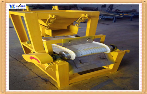 矿用小型输送带式磁选机都有哪些,矿上用的磁选机种类太多了,今天我们重点来介绍下矿用小型输送带式磁选机以及与之有关的问题. 1.小型干式磁选机受欢迎的原因 1.1.由于近期铁矿石价格继续上涨,磁选矿机的节能效率提出了新的要求; 1.2.小型干式磁选机市场,不仅为用户降低投资成本,而且可以创造相当的经济价值. 1.3.小型干式磁选机的普及,使得一些老式磁选机逐渐淘汰. 1.4.开云手机官方版在线入口-开云(中国)提供完善的生产小型干式磁选机,所生产的设备得到了广大用户的广泛赞誉,该设备采用永磁系统,采用移动式式运行方式提高了材料的利用率. 1.5.小型磁选机设备在行业中推动新型设备的发展,进一步满足除铁工业的需要,并在除铁工业的应用中发挥了很大的推动作用
