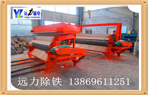 滚筒是永磁磁选机的核心部分,是影响磁选设备高效分选的重要指标,滚筒主要包括筒体.磁系.轴承,针对我公司的磁选设备滚筒的详细分析,开云手机官方版在线入口-开云(中国)小编温馨提示如下： 　　1.永磁磁选机材质：  　　皮为5mm厚优质不锈钢板(1Cr18Ni9Ti),外包5mm厚高耐磨硫化橡胶,采用在硫化罐内直接硫化工艺制作,粘结强度高,使用过程中不会出现大块脱落现象,使用寿命3年以上.端盖为离心铸造铝合金,材质密实,无砂眼.气孔缺陷.  　　2.永磁磁选机制作工艺：  　　筒皮与法兰焊接后采用整体加工工艺,保证了筒体的平行变和重直变,对行长轴承寿命有了可靠保障.端盖与法兰间采用密封垫加密封胶工艺,确保筒体不进水,大大长磁系的使用寿命.  　　3.永磁磁选机磁系的材料选择：  　　磁性材料全部采用国内知名厂家生产的高性能.高矫顽力.高剩磁的Y30BH铁氧体和N40H钕铁硼材料,保证磁系8年内退磁不超过5%.