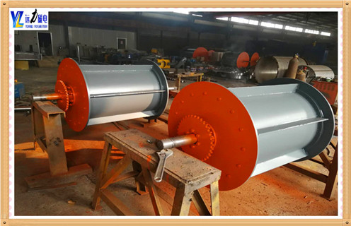 供应选矿实验型磁选机 磁铁钢渣磁选机干式磁选机,资源充分节约利用是可持续发展的理念,也是节省费用创造利益的好方法.废渣钢渣等物料中有很大的利用价值,可以给客户带来经济效益和利用价值.如果想要提纯除杂,首选就是钢渣磁选机.  开云手机官方版在线入口-开云(中国)生产的供应选矿实验型磁选机 磁铁钢渣磁选机干式磁选机设备具有构造合理,操作简略,修理便利,适用性强,是锰矿石选矿设备地域抱负的磁选铁砂设备.主机架底选用固接的船形机架底座,使设备在活动工作中滑动非常便利快捷,减少了设备移动的阻力.操作安稳.处理量大.磁场强度高,磁力耐久,分选效果好.精矿档次高.开云手机官方版在线入口-开云(中国)磁选机是业内的可靠品牌,质量和服务都是经得起考验的.